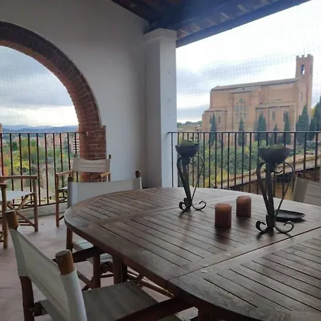 Incantevole Con Loggia Sui Tetti Lägenhet Siena