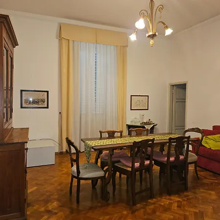 Incantevole Con Loggia Sui Tetti Апартаменти