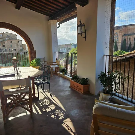 Incantevole Con Loggia Sui Tetti Siena
