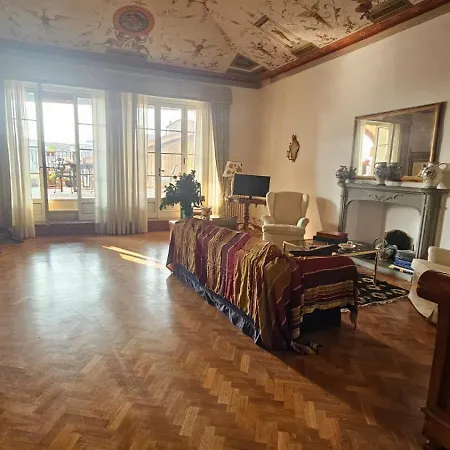 Incantevole Con Loggia Sui Tetti Appartement *