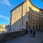 شقة Incantevole Con Loggia Sui Tetti *