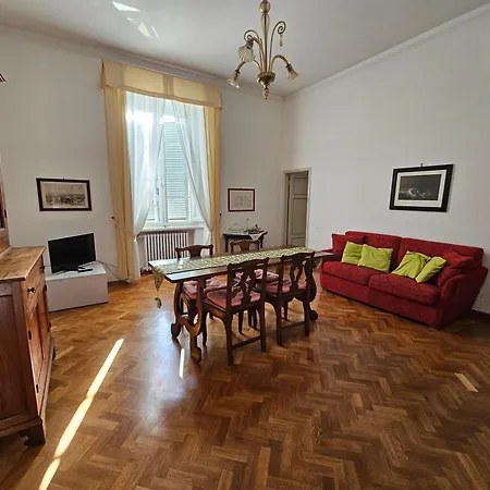 Incantevole Con Loggia Sui Tetti Apartamento *