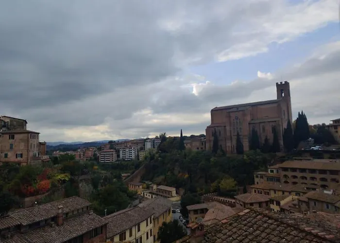 Incantevole Con Loggia Sui Tetti Siena
